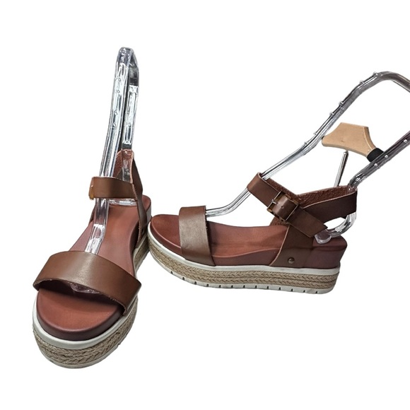 MIA BLACK RINA PLATFORM SANDALS main image 1